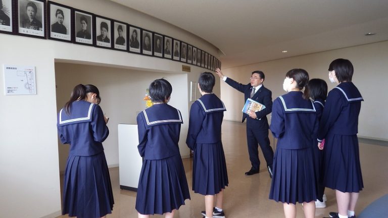 八峰中学校